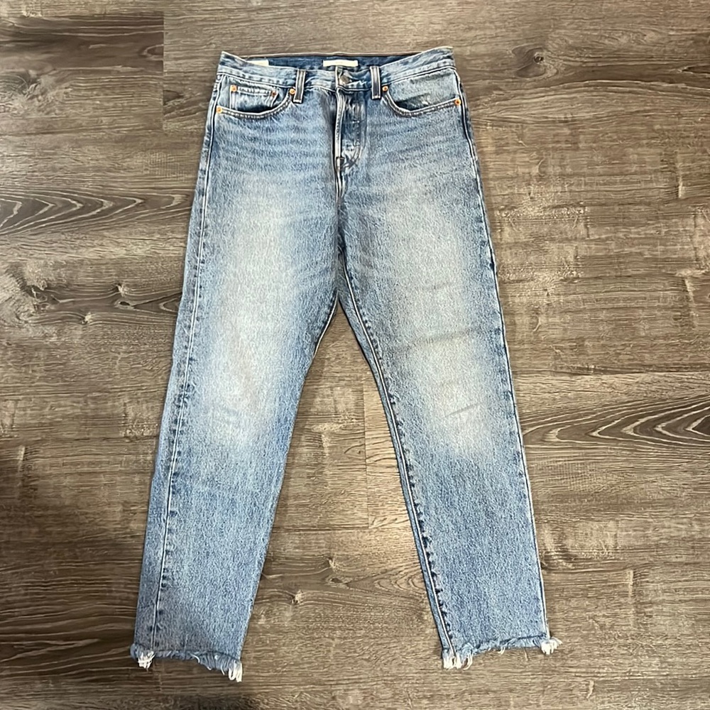 Levi’s wedgie raw hem Jean